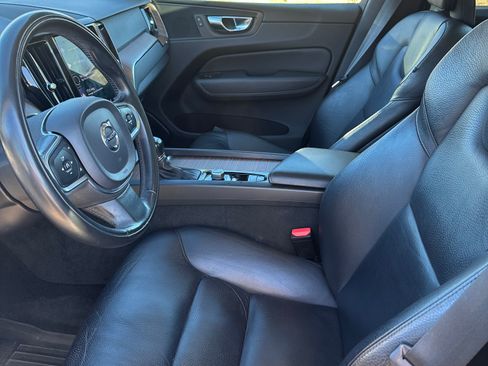 Used 2021 Volvo XC60 T6 Momentum image 8