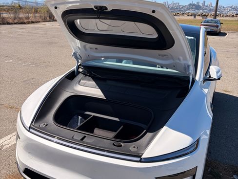 Used 2026 Tesla Model Y Long Range RWD image 22