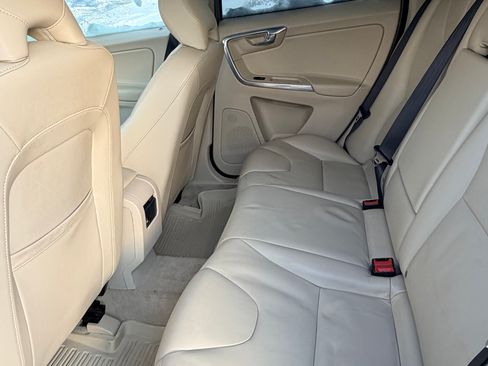 Used 2016 Volvo XC60 T6 w/ Proximity Package image 10