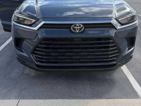 Used 2025 Toyota Grand Highlander FWD image 4