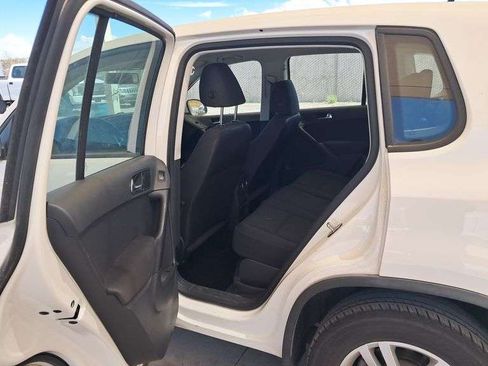 Used 2014 Volkswagen Tiguan S image 12