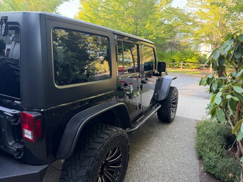 Used 2017 Jeep Wrangler Unlimited Sport w/ Quick Order Package 24S AWD/4WD image 2