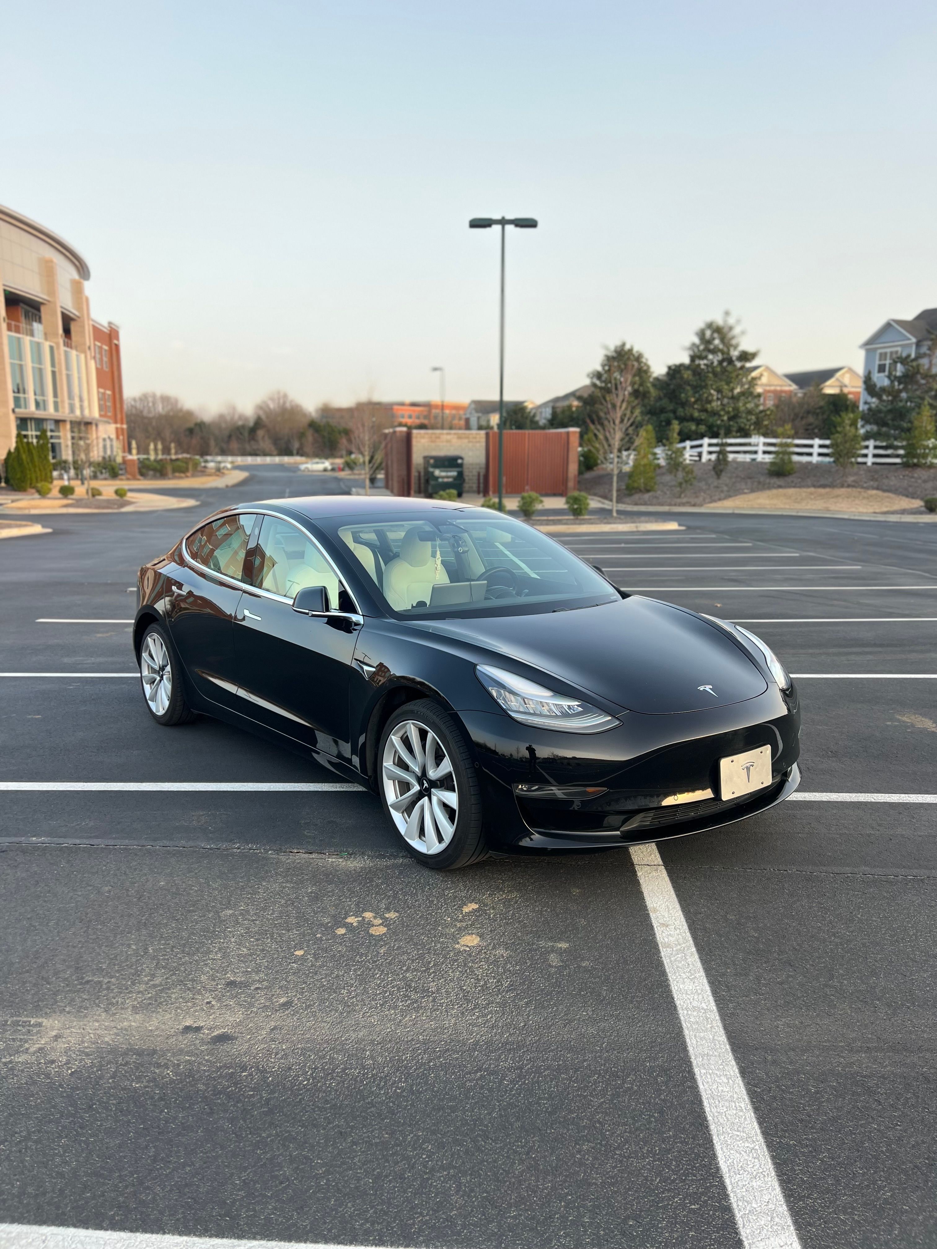 Used 2018 Tesla Model 3 Mid Range RWD image 4