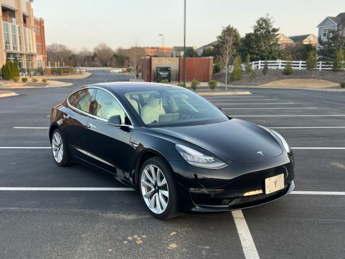 Used 2018 Tesla Model 3 Mid Range image 4
