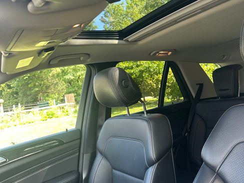 Used 2015 Mercedes-Benz ML 350 4MATIC image 9