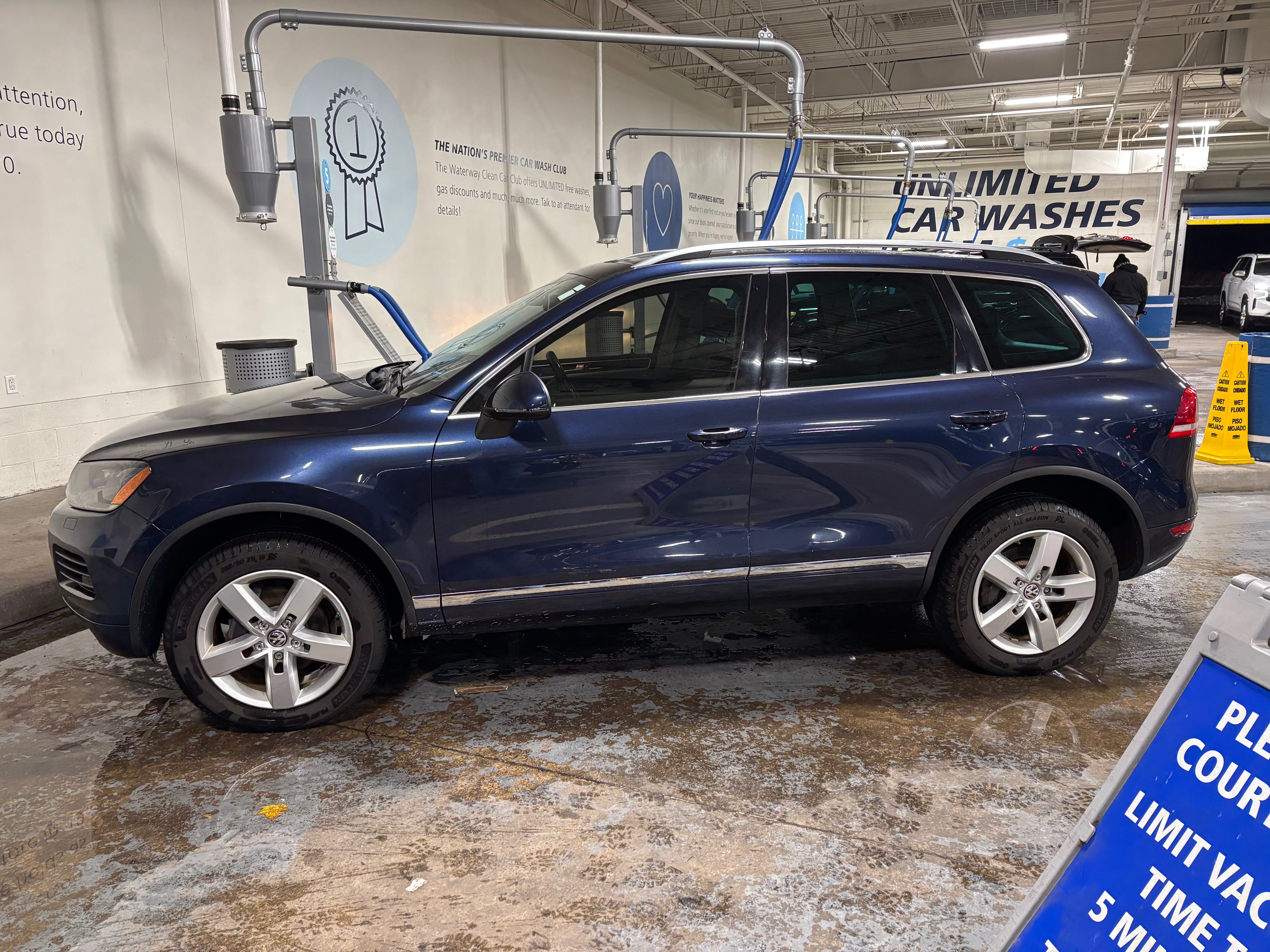 Used 2012 Volkswagen Touareg VR6 AWD/4WD image 1