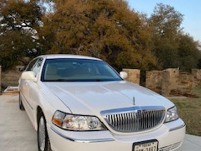 Used 2011 Lincoln Town Car Signature Limited