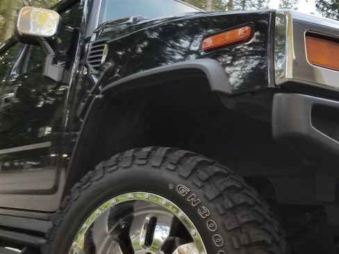 Used 2003 HUMMER H2 w/ Preferred Equipment Group image 2