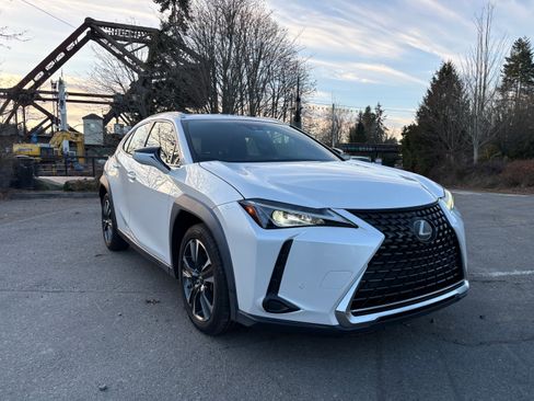 Used 2019 Lexus UX 200 w/ Premium Package image 13