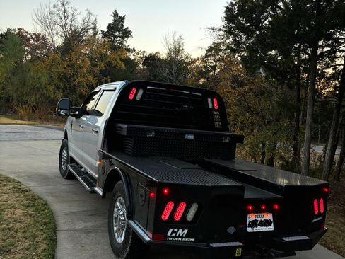 Used 2017 Ford F250 XLT w/ XLT Premium Package image 2