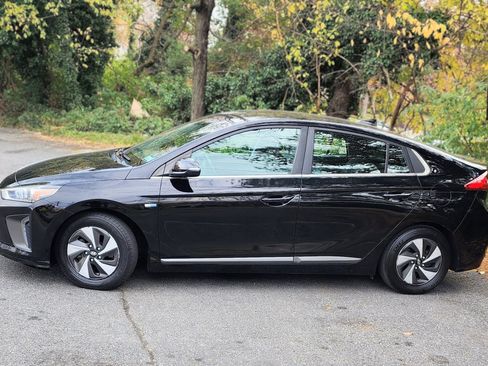 Used 2017 Hyundai Ioniq SEL image 1