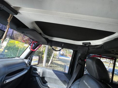 Used 2016 Jeep Wrangler Unlimited Rubicon image 9