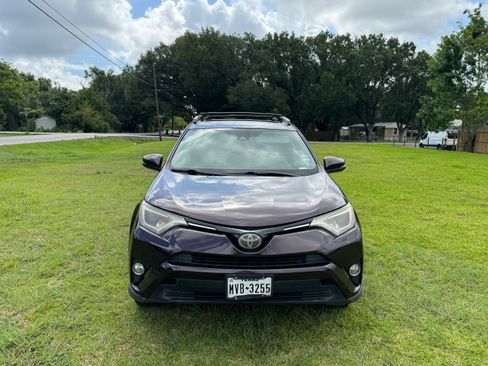 Used 2017 Toyota RAV4 XLE FWD image 5