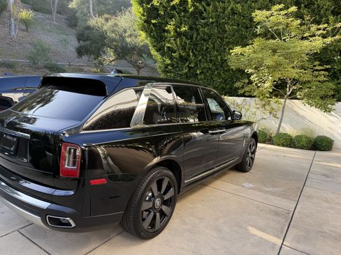 Used 2023 Rolls-Royce Cullinan w/ Cullinan Package image 6