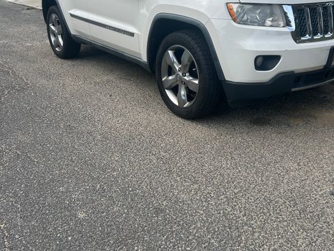 Used 2011 Jeep Grand Cherokee Overland AWD/4WD image 1