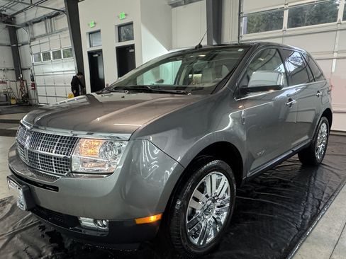 Used 2010 Lincoln MKX AWD image 10