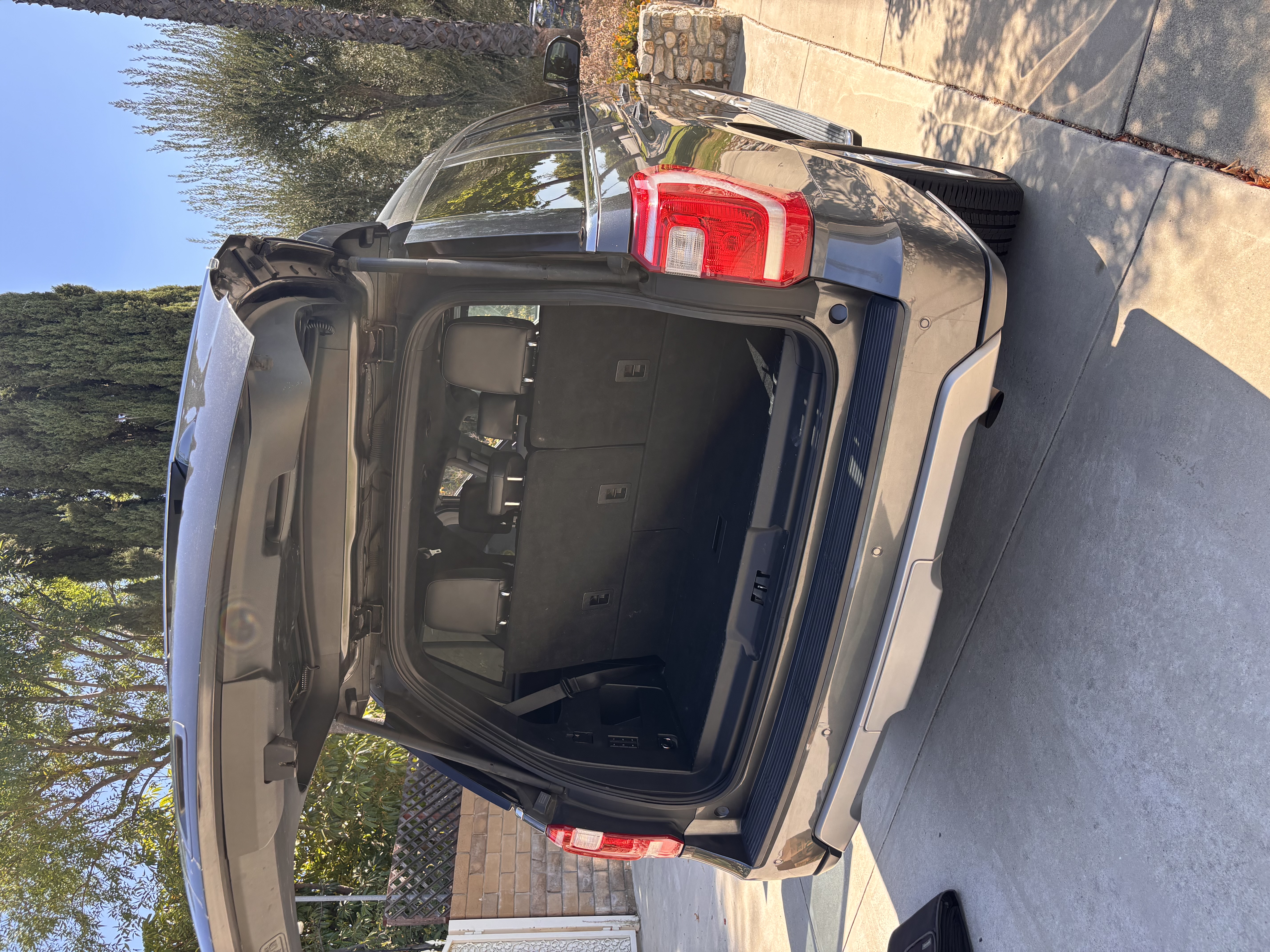 Used 2019 Ford Expedition XLT w/ Equipment Group 202A RWD image 17