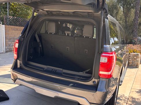 Used 2019 Ford Expedition XLT w/ Equipment Group 202A RWD image 17