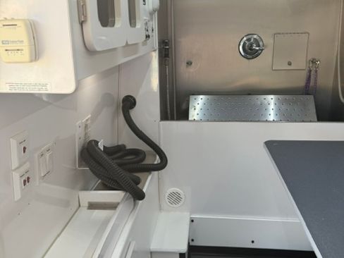 Used 2015 Mercedes-Benz Sprinter 3500 image 9