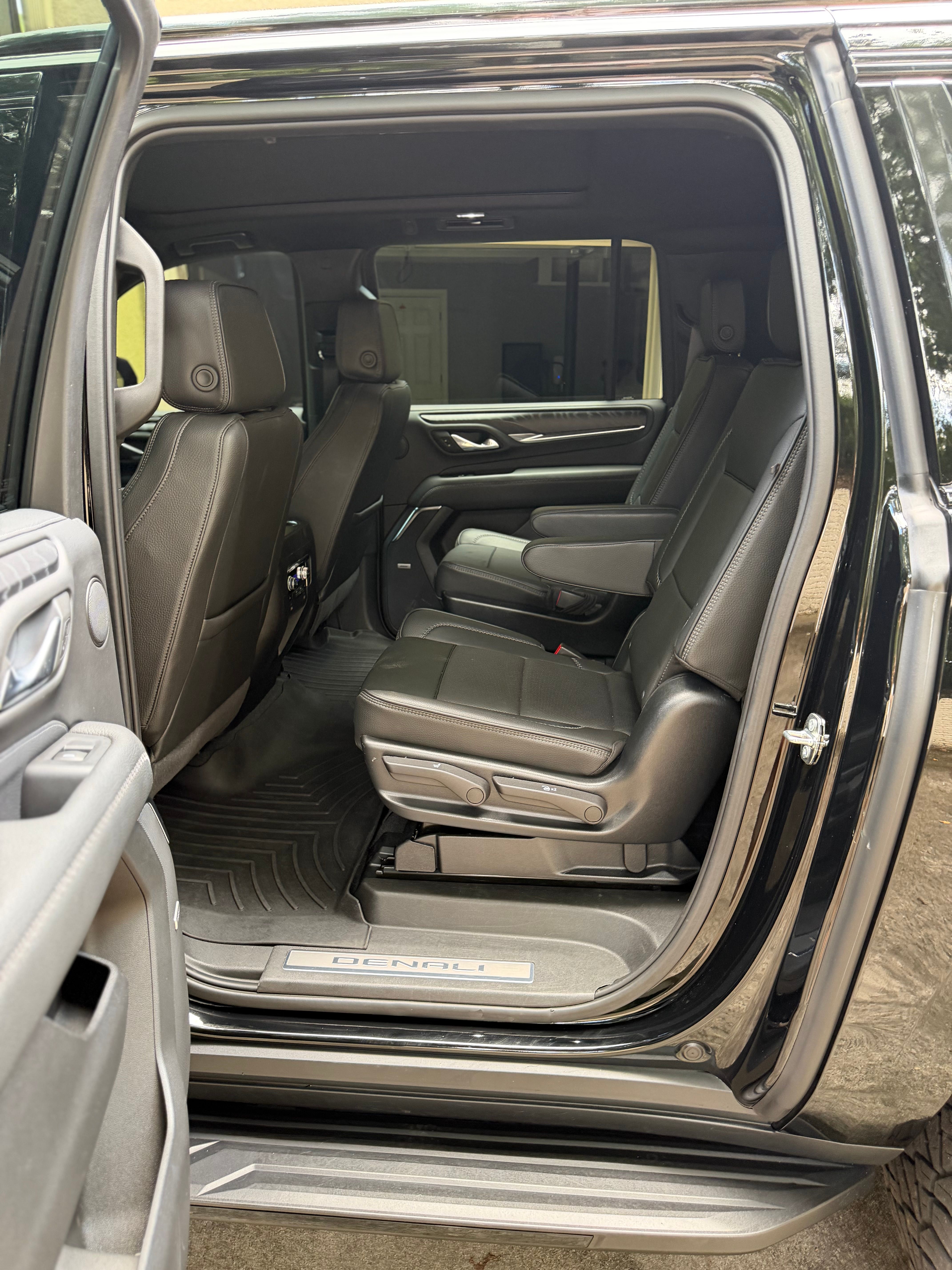 Used 2023 GMC Yukon XL Denali AWD/4WD image 14