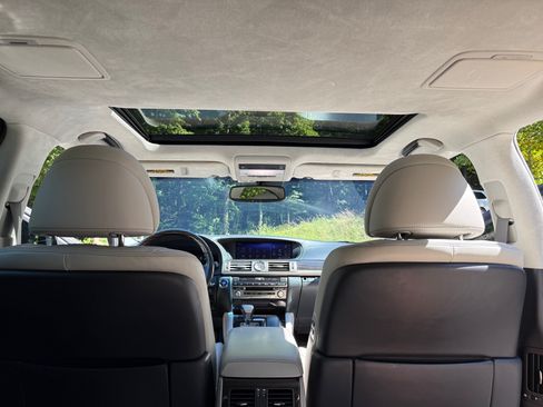 Used 2016 Lexus LS 600h L image 25