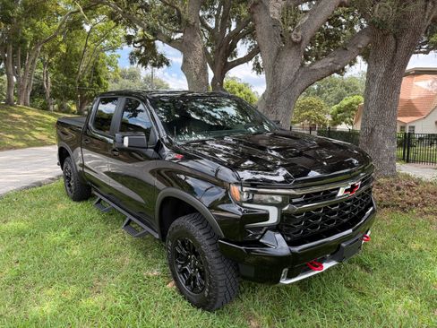 Used 2023 Chevrolet Silverado 1500 ZR2 w/ Technology Package AWD/4WD image 2