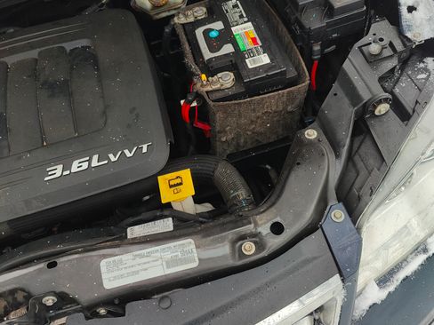 Used 2016 Chrysler Town & Country Touring image 2