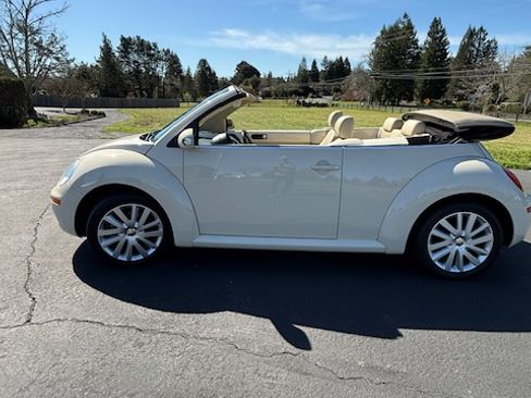 Used 2008 Volkswagen Beetle SE image 12