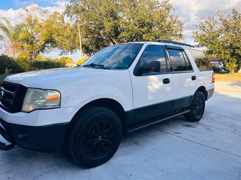 Used 2014 Ford Expedition XL image 2