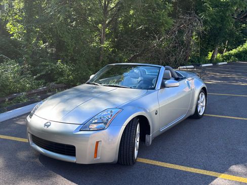Used 2004 Nissan 350Z Touring RWD image 13