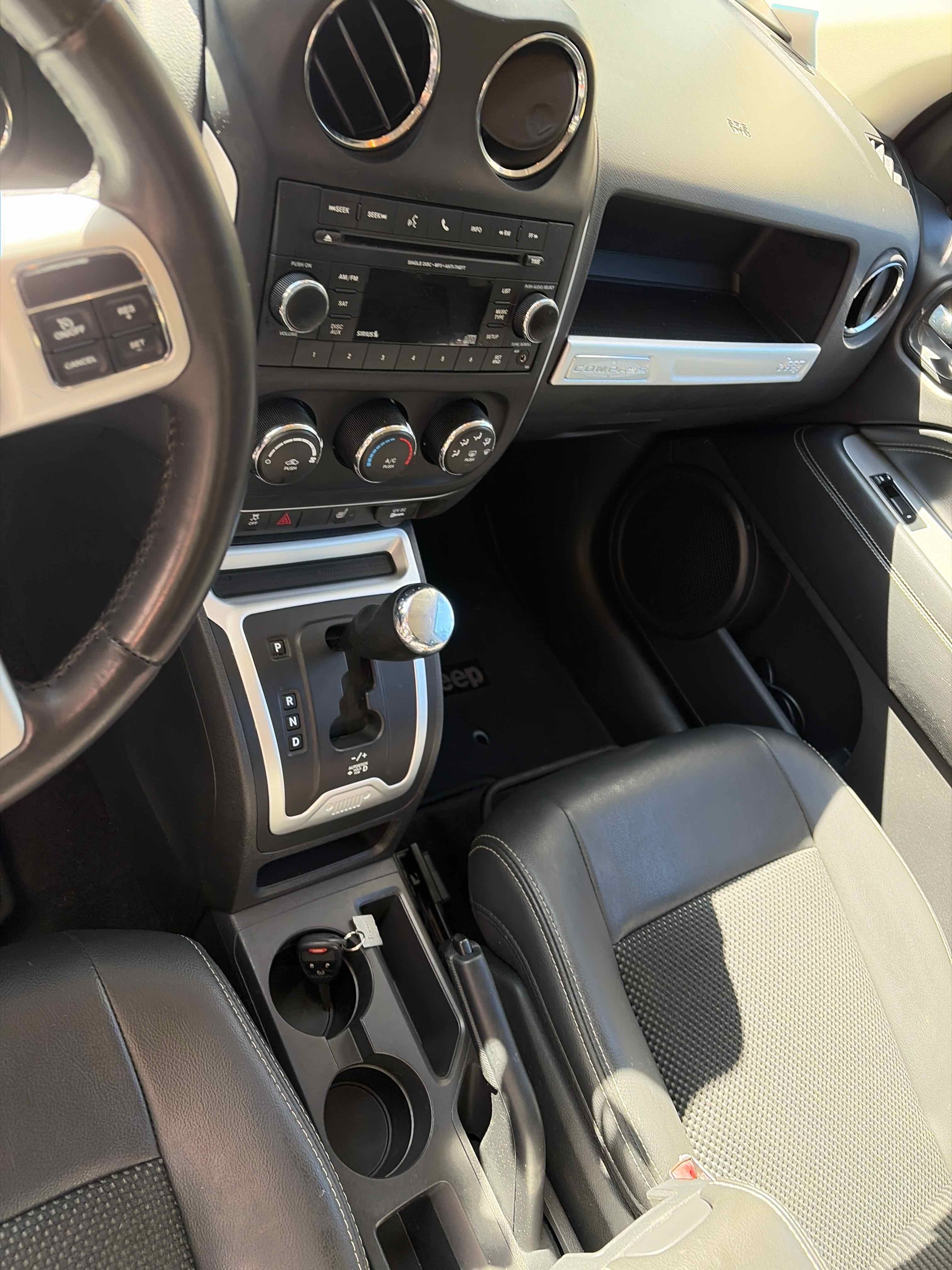 Used 2015 Jeep Compass Latitude AWD/4WD image 13