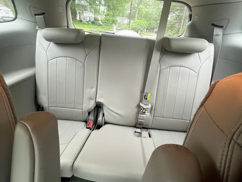 Used 2013 Buick Enclave Leather FWD image 13