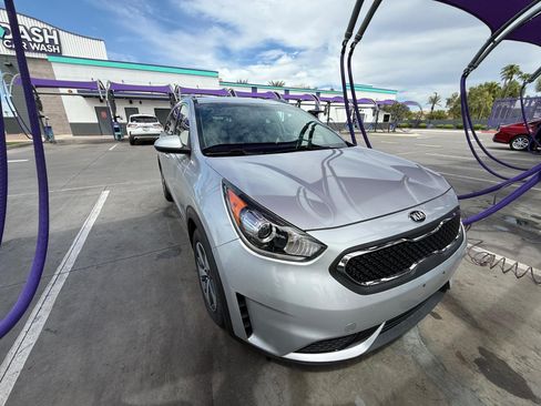 Used 2019 Kia Niro LX FWD image 1
