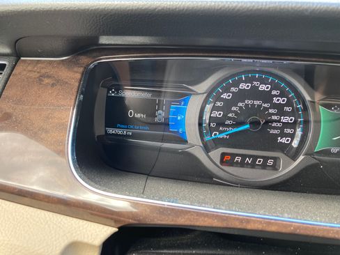 Used 2018 Ford Taurus Limited w/ Driver Assist Package FWD image 12