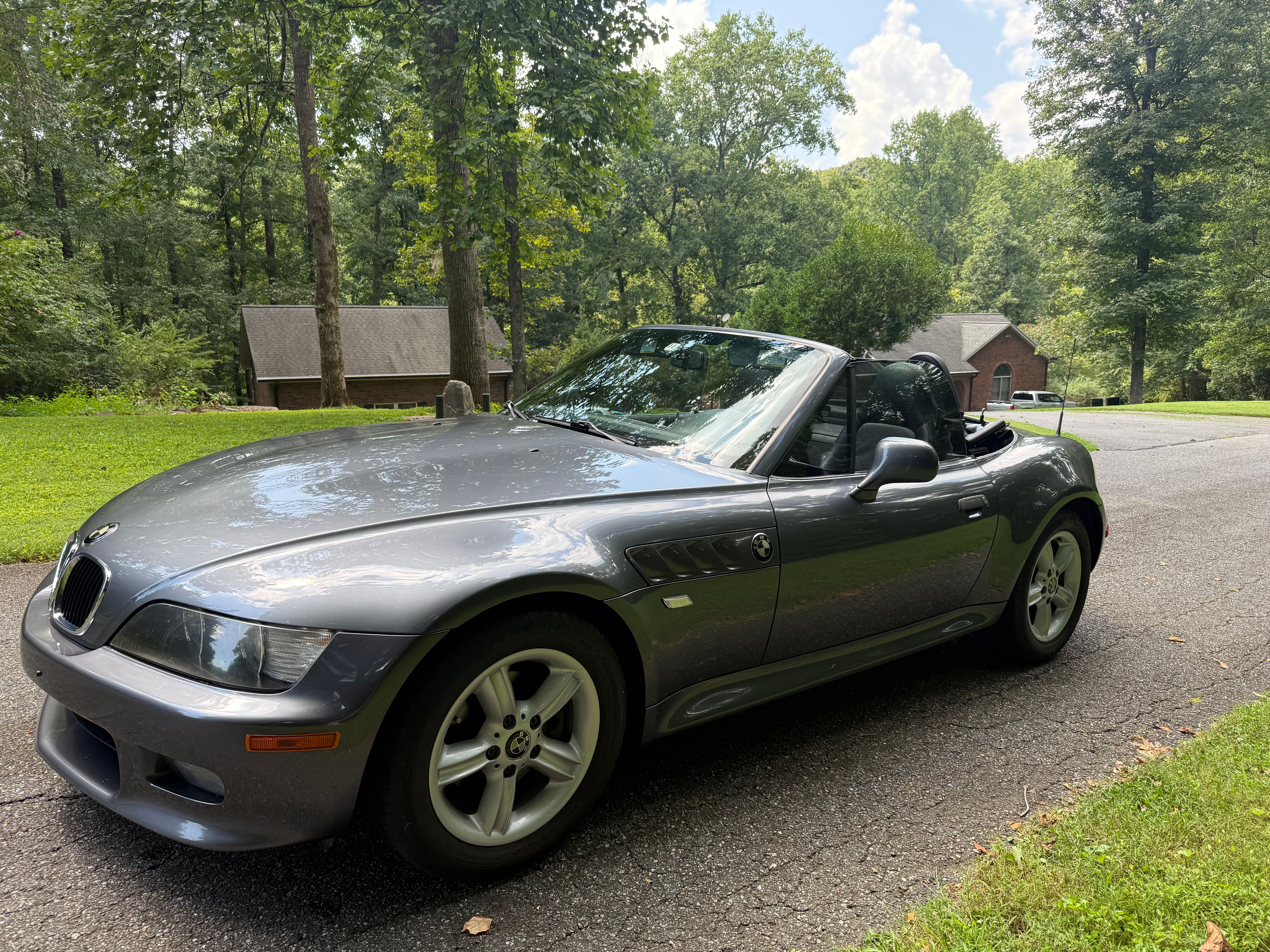 Used 2000 BMW Z3 2.5i RWD image 1