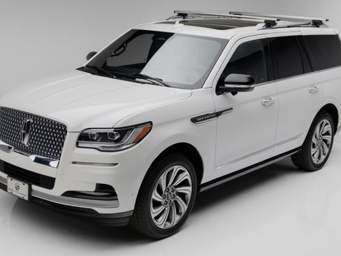 Used 2023 Lincoln Navigator L Reserve image 1