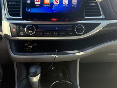 Used 2019 Toyota Highlander Limited image 16