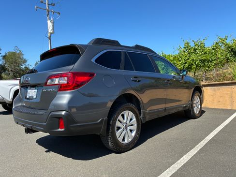 Used 2018 Subaru Outback 2.5i Premium AWD/4WD image 5