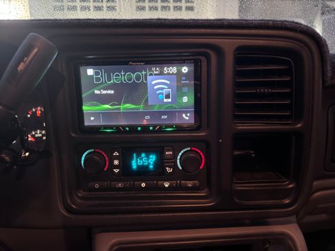 Used 2004 Chevrolet Tahoe Z71 w/ Z71 Preferred Equipment Group image 9