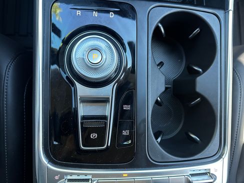 Used 2026 Kia Carnival SX w/ SX Dark Edition Package image 10