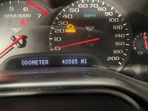 Used 2000 Chevrolet Corvette Coupe image 8