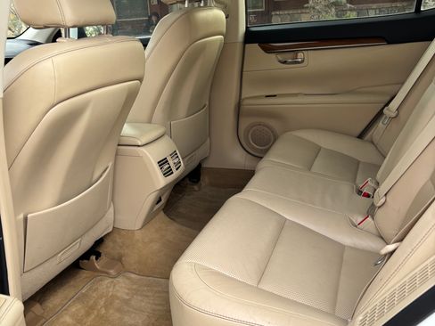 Used 2015 Lexus ES 300h image 10