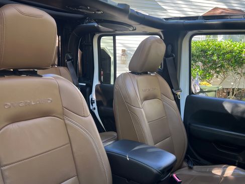 Used 2020 Jeep Gladiator Overland image 8