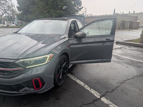 Used 2024 Volkswagen Jetta GLI Autobahn image 2