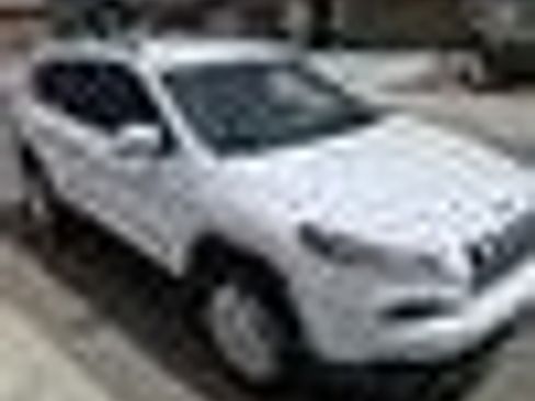 Used 2017 Jeep Cherokee Latitude image 2