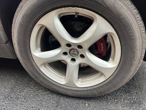 Used 2018 Alfa Romeo Stelvio AWD image 6