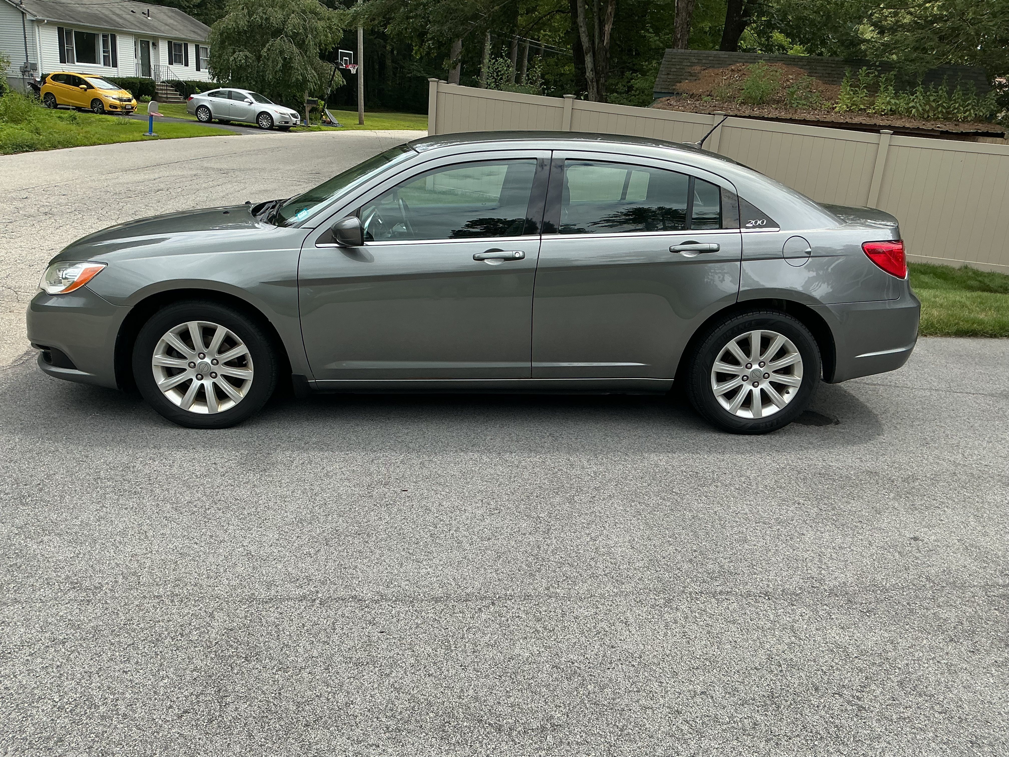 Used 2013 Chrysler 200 Touring FWD image 1