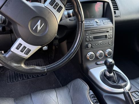 Used 2008 Nissan 350Z Grand Touring RWD image 10