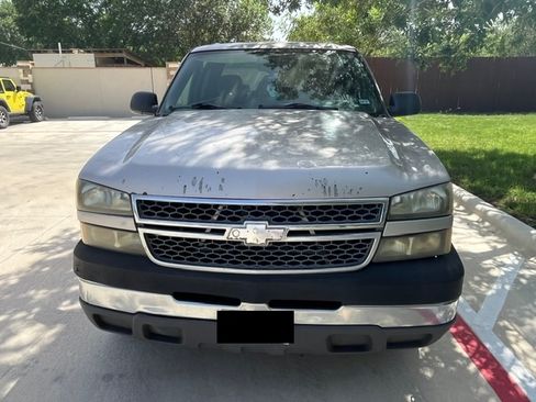 Used 2005 Chevrolet Silverado 2500 LS RWD image 2