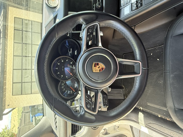 Used 2018 Porsche Macan Sport Edition AWD/4WD image 9